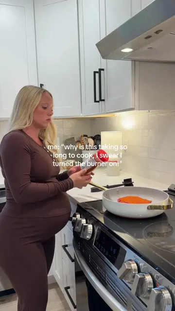 already trying to help me cook hahah I love this growing bump🥲 #pregnancy #thir