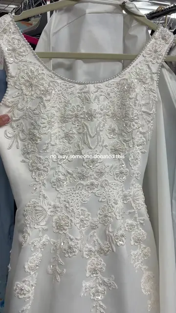 One of my favorite wedding dresses I’ve thrifted!!! 