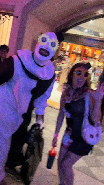 me and art <33 #halloween #horrornights 