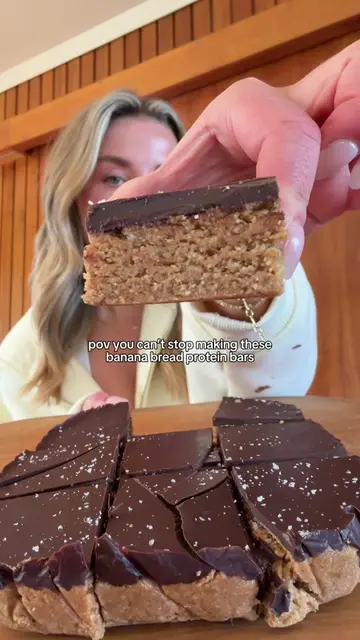 I always come back to this one !! 🍌🍫 banana bread protein bars: 2 small ripe b