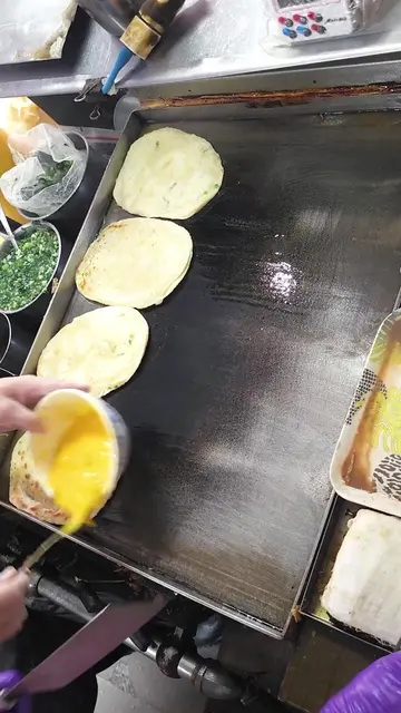 Famous "10-Second" Egg Pancake in Xindian, Taiwan   No. 438, Zhongzheng Rd, Baih