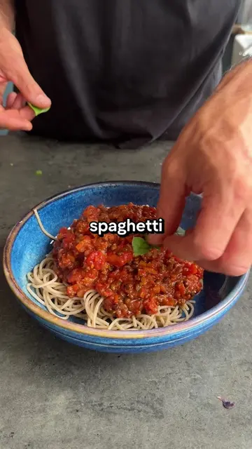 HIGH-PROTEIN LENTIL BOLOGNESE 🍝 The Happy Pear Sundried Tomato Pesto is the sec