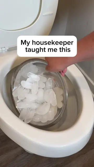 How to deep clean your toilet 🧼 #lifehacks #bathroom #deepclean #cleaninghacks 