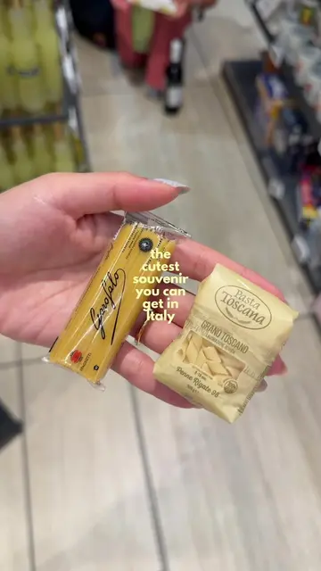 I think the pastas are real too?!?! 🍝 & this was at the airport #italy #rome #s