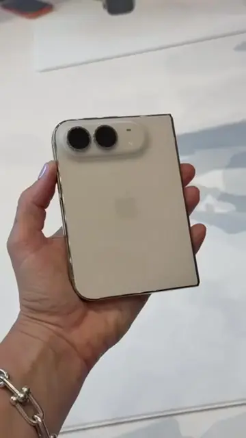 iPhone Duo in Star White!!!