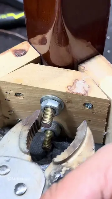 🔥 The Fastest Way to Tighten a Nut!