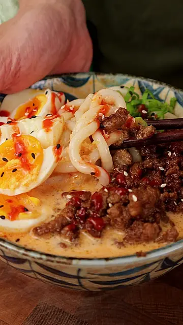 Creamy Miso Curry Ramen with Pork Mince 🍜 Detailed recipe in bio 🔗 Some dinner
