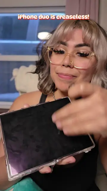 The iPhone duo is definitely "creaseless" #iphoneduo #apple #applenews #Tech 