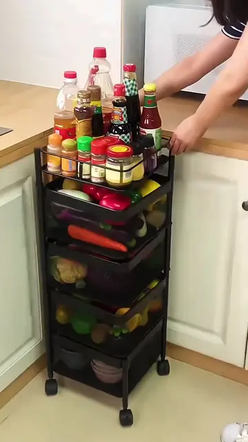 With this rotating storage rack, your counter stays neat for a pleasant cooking 