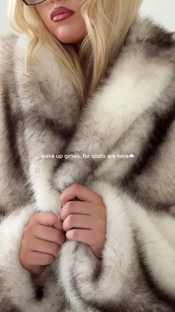 I love autumn🍂☁️ #fyp#OOTD#autumnoutfits#autumncoats#furcoat 