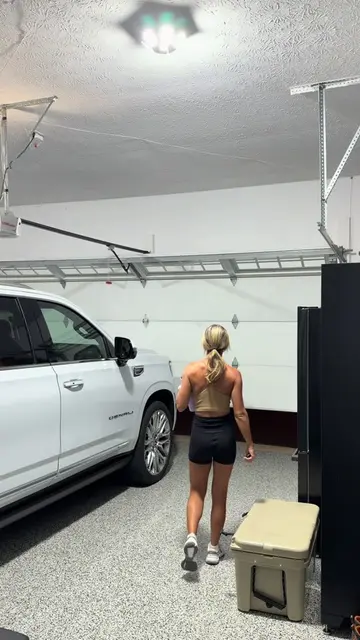 Never gets old having a garage that’s also my private gym 🫶🏼💪🏼 #garagegym #5