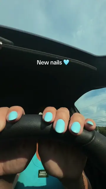 This transition was much harder than it looks 🙃 #nailday #nailtransition #falln