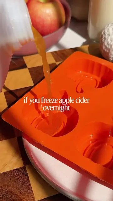 Your mimosa just got a fall upgrade 🍎🍂🥂 Frozen apple cider pumpkins slowly me