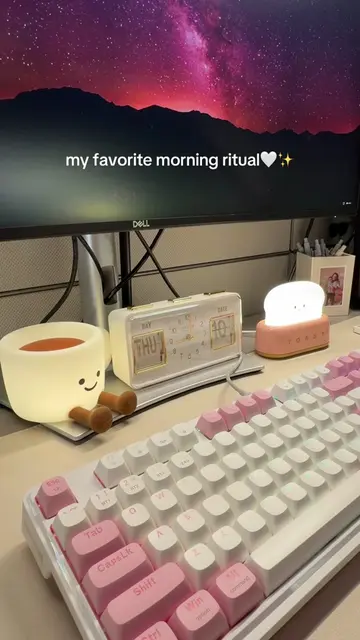 It’s the little things that make going into the office better 🤍✨ #OfficeLife #E