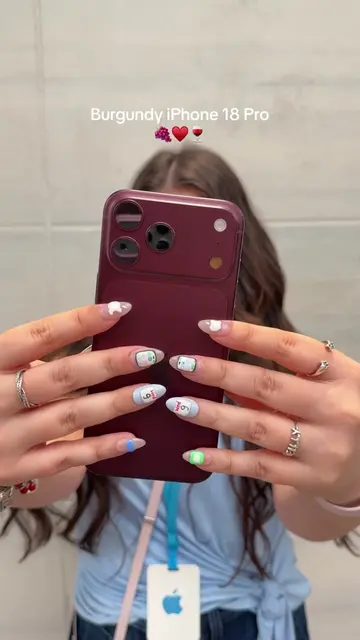it’s so stunning in every light🍇🍷♥️📱 the burgundy iphone 18 pro is going to b