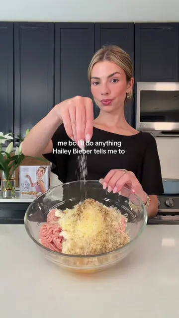 But of course with my tipsy tomato sauce 😉 Hailey Bieber meatballs but with my 