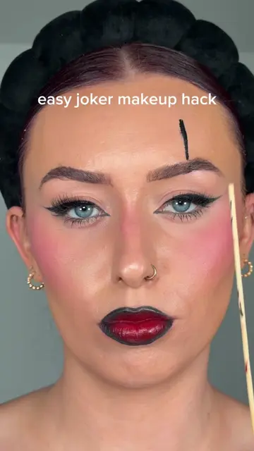 easy joker makeup hack 💚 save for halloween inspo! @Sculpted by Aimee second sk