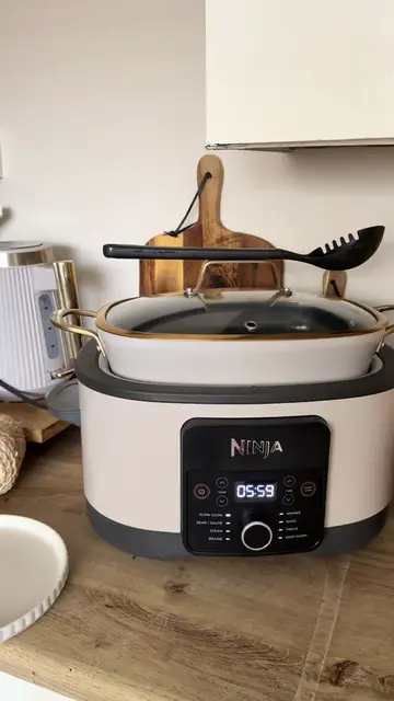 Imma be making easy slow cooker dinners every day 😂  Who knew a slow cooker cou