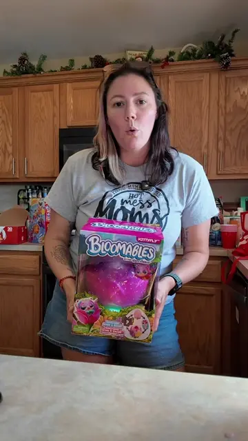 ITS A BUTTERFLY 10/10 #Toyreview #hatchimal #christmas2026 #christmastoy 