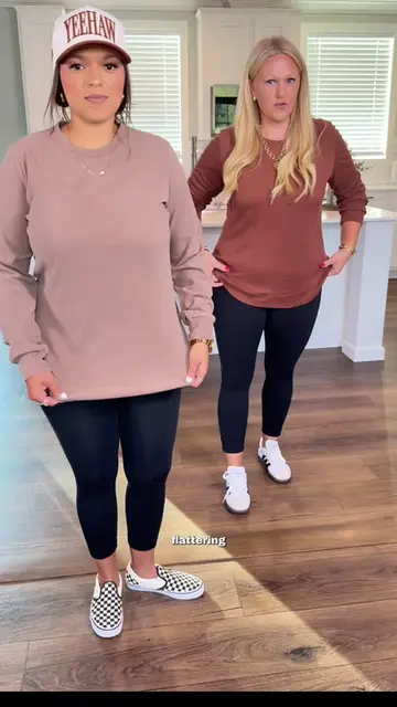 If you live in leggings, you need this top! 🙌 Size up for a more oversized fit.
