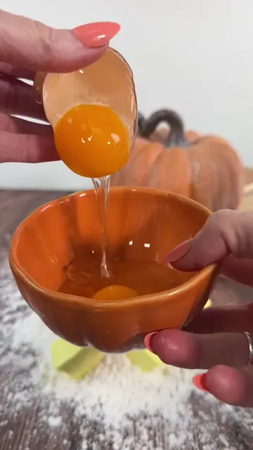 🎃🥧 Who makes the best pumpkin pie you’ve ever had? 🥧 Tag them below! 👇 The P