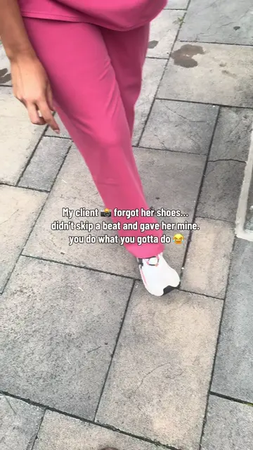 LOLLL… my shoes were the onclouds. She had her heels from her first outfits but 