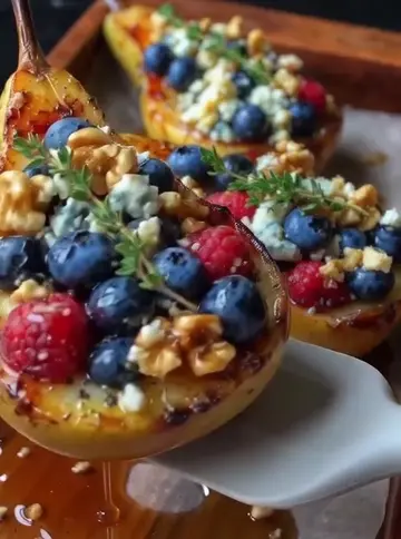 🍐 Honey-Glazed Roasted Pears with Berries, Walnuts & Blue Cheese Ingredients 3 