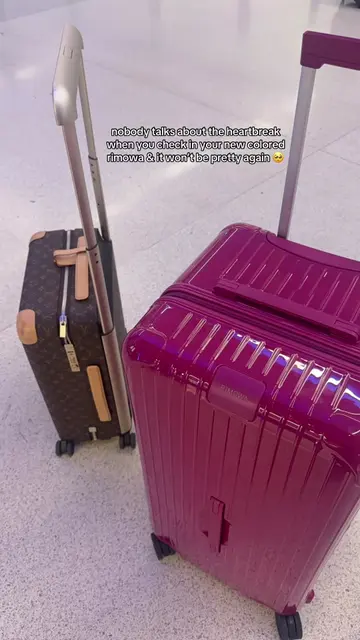 My aluminum trunk is beaaaatttt but she’s so pretty :( #rimowa #pink 