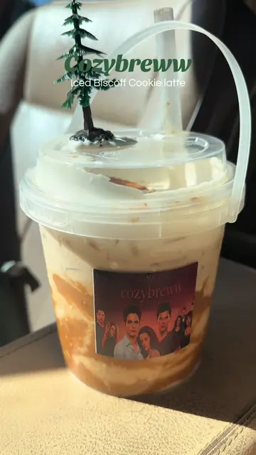 10/10 🤎🍂☕️ @cozybreww_  #icedcoffee #biscoff #twilight #teamjacob 