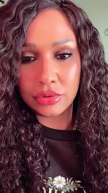 looking at other women  #sprinklesprinkle #manipulation #golddiger #sheraseven #
