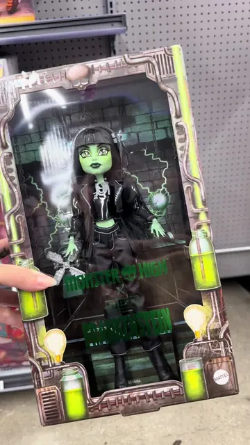 now I have all three MONSTER HIGH x UNIVERSAL MONSTERS Skullector dolls ✨🖤 here