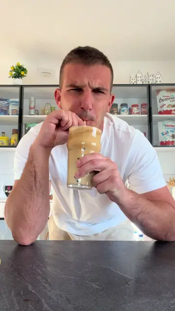 Spanish Latte ☕🤎 Iced latte with dulce de leche 🧊✨ Find more delicious recipes