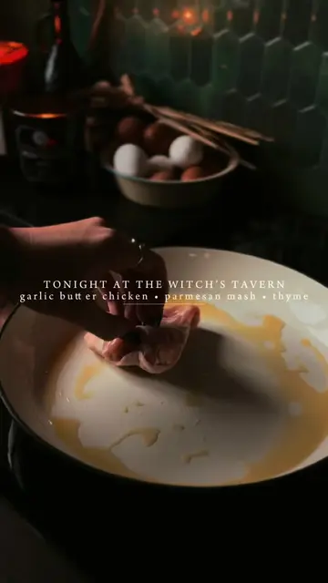 Tonight at the Witch’s Tavern 🔥🌿 Garlic butter chicken, parmesan mash and thym