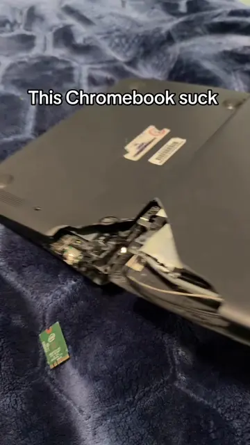 This Chromebook sucks Oh my God it’s so slow #highschool #schoollaptop 