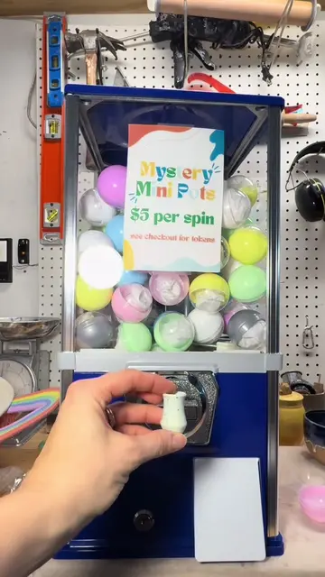 She’s filled! #minipottery #potteryvendingmachine #potterymarket #pottery #ceram