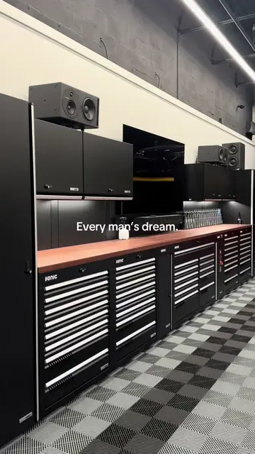 The dream.  #aesthetic #garagegoals #dreamgarage #toolbox #mangarage 