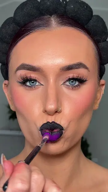 beetlejuice lip combos 🖤 #halloweenmakeuphack #halloweenmakeup #easyhalloweenma