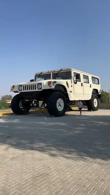 You'd never get stuck in traffic in this Hummer! 🔥 #hummer #worldsbiggest #big 
