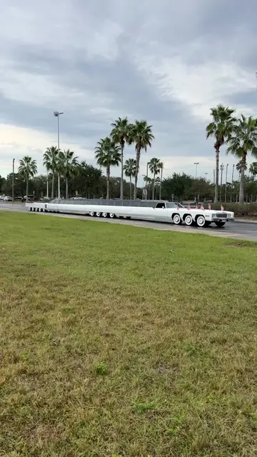 This limo is so long you can land a helicopter on it! 🤯 #limo #america #worldre