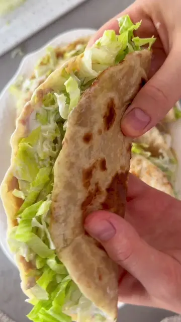 The easiest chicken tacos with just a few simple ingredients 🌮🤤 Ingredients - 