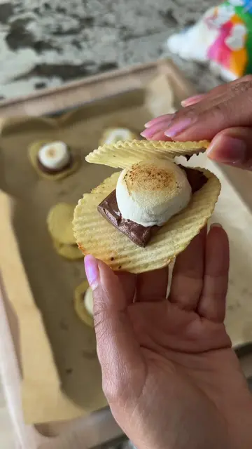 Viral Ruffles S’Mores 🍫 Never using a graham crackers again tbh…  #ruffles #smo