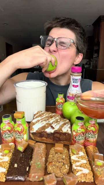 What’s your favorite caramel apple dessert?🍮🍏😋 #mukbang #foodreview #caramela