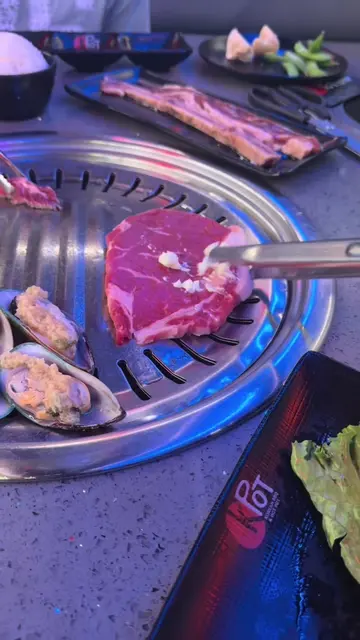 Korean BBQ + hot pot in ONE place?! 😍🥩🔥 We loved choosing our soup, adding al