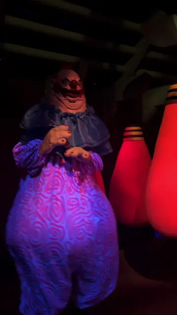 Fav clown from Killer Klowns😂🫶 @Universal Studios Hollywood @universalhorror #