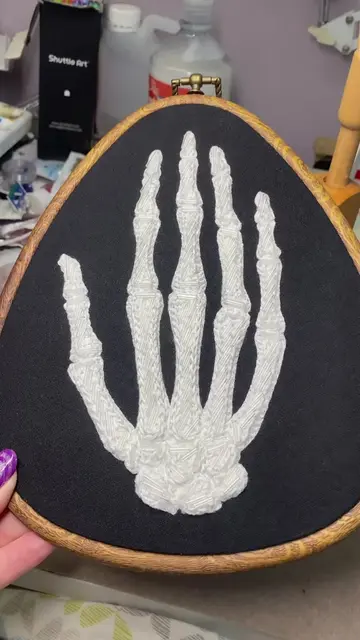 One last hand making video for the road 🖤