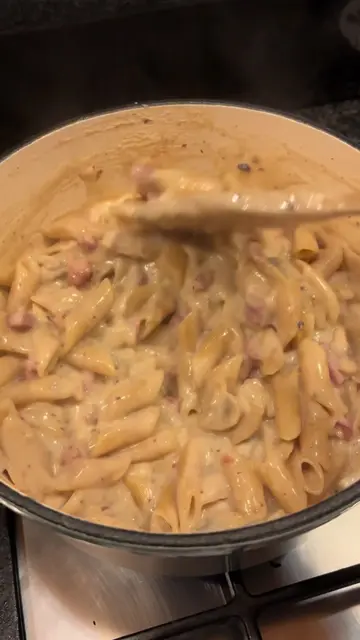 One Pot bacon & mushroom pasta mushroom 🍄‍🟫. #southafrica #recipes #dinner #af