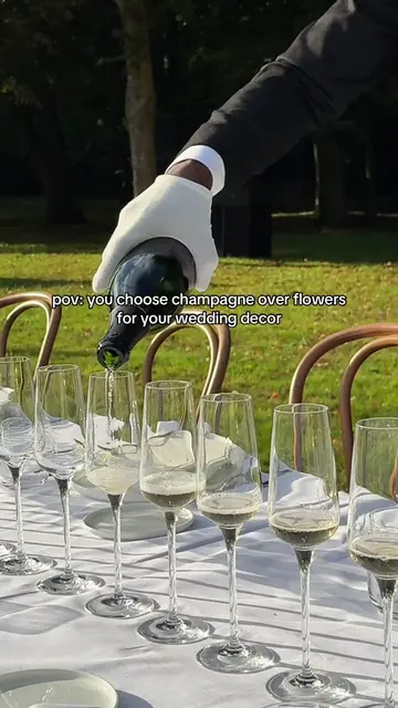 POV: that time you broke the internet by having no flowers at your wedding #wedd