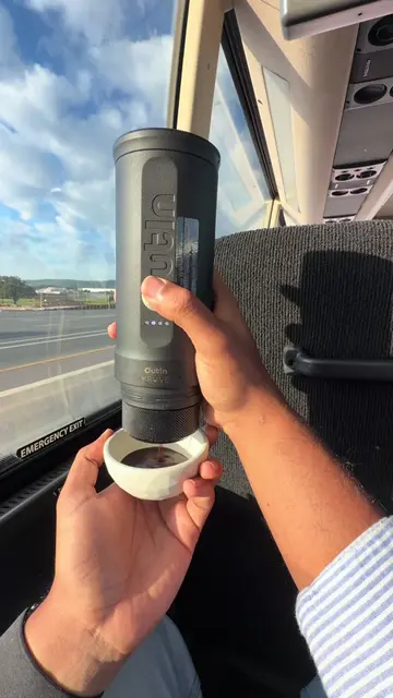 When you love coffee so much, anywhere becomes a coffee studio ☕📸🚌😂 Today’s s