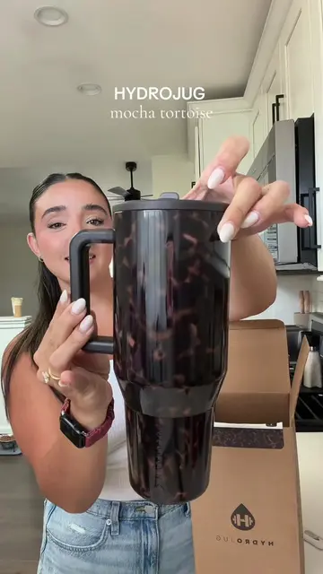 I think I found my new favorite Hydrojug🤎🖤 #hydrojug #fallcollection #mochator