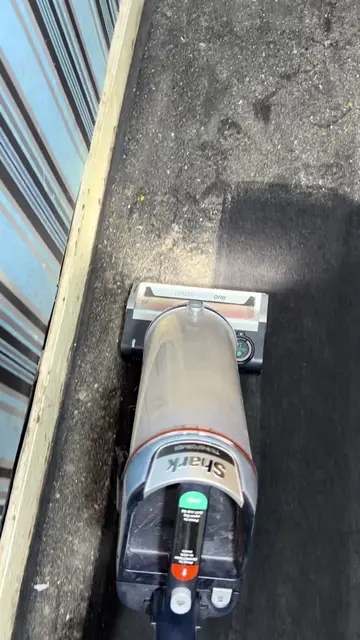 Cleaning my hallway with the new Shark Transformer vacuum in 4K